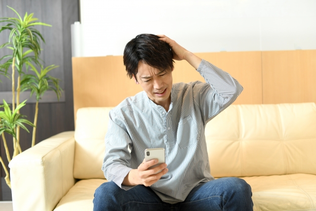 結婚相談所埼玉　困った表情の男性