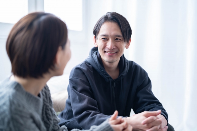 会話する男女　結婚相談所　埼玉